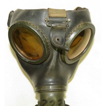 AUER German Luftwaffe or Luftschutz gasmask. Espenlaub militaria